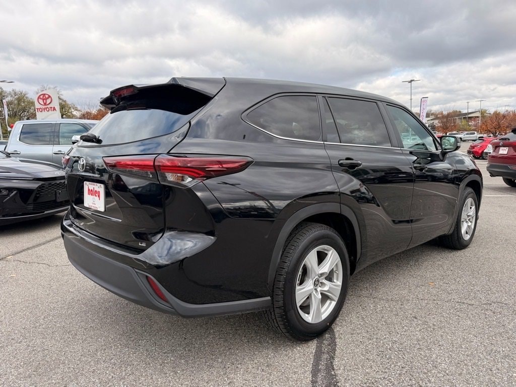 Used 2024 Toyota Highlander LE SUV