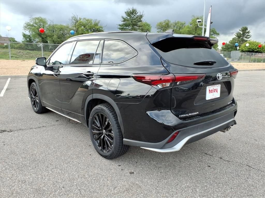 2025 Toyota Highlander LE - Photo 7