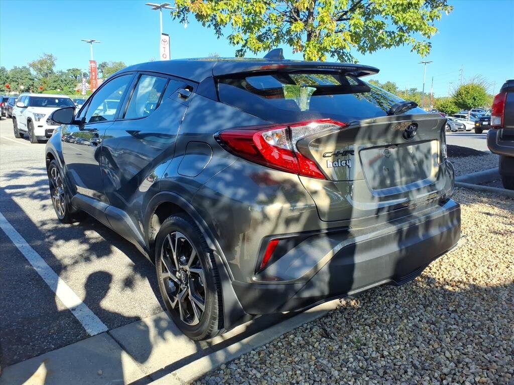 2021 Toyota C-HR XLE photo 3