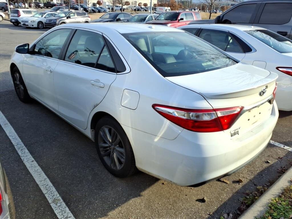 Used 2017 Toyota Camry SE Sedan