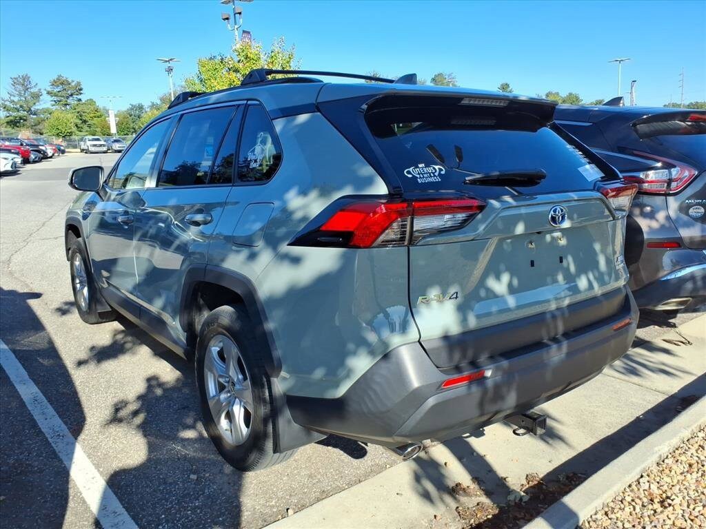 2021 Toyota RAV4 Hybrid XLE photo 3