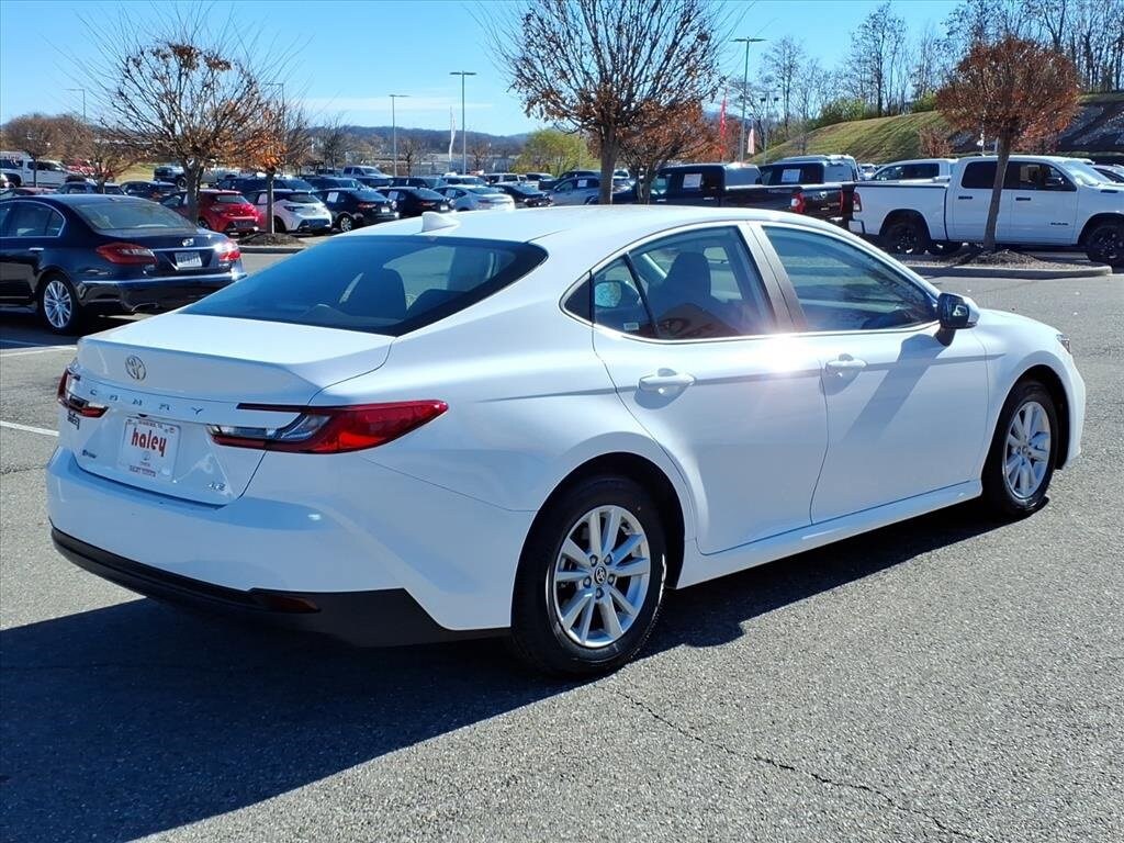 2025 Toyota Camry LE photo 4