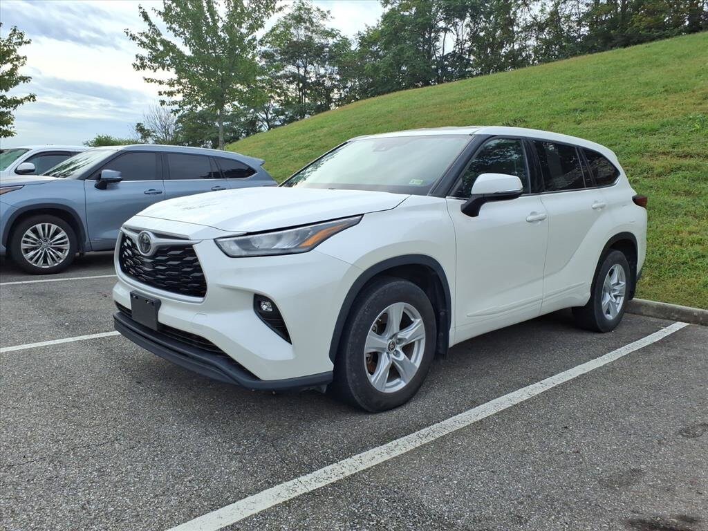 2020 Toyota Highlander LE photo 3