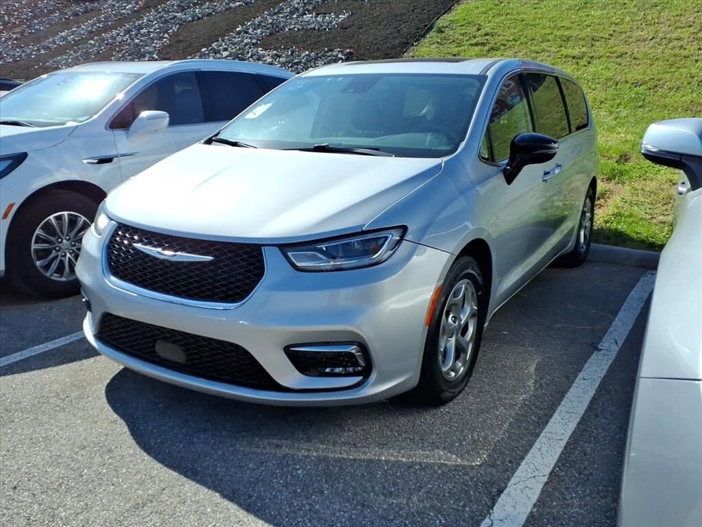 Used 2024 Chrysler Pacifica Limited Van Passenger Van