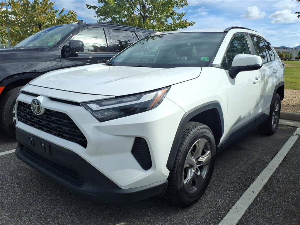 2023 Toyota RAV4 XLE photo 4