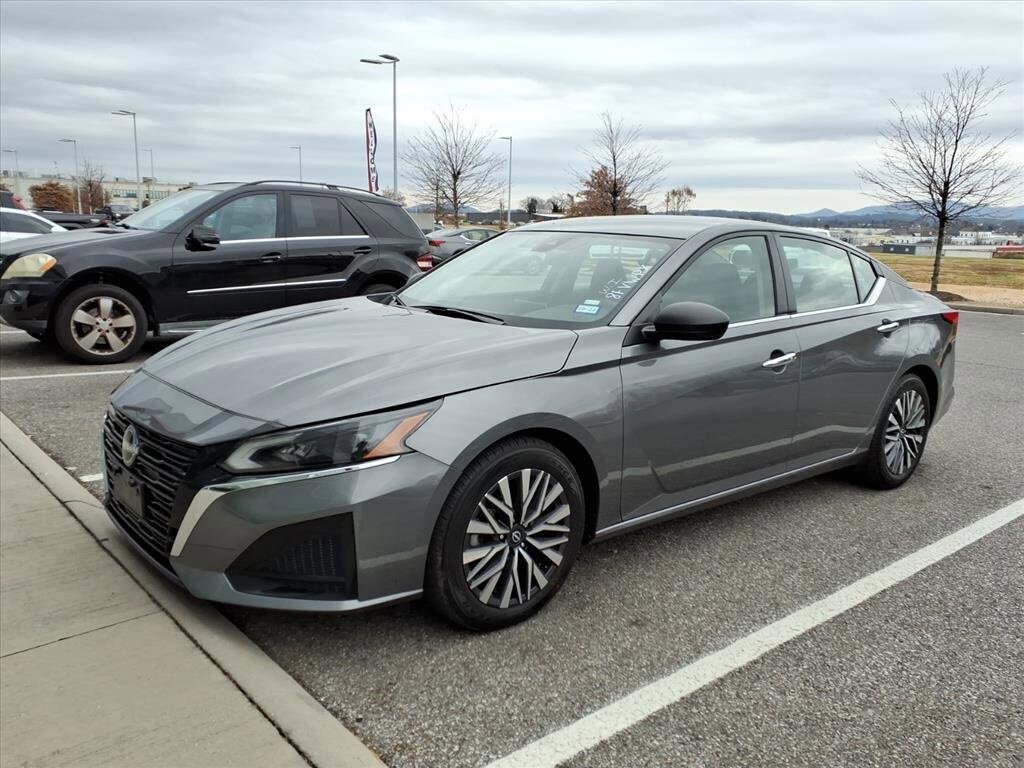 2024 Nissan Altima 2.5 SV photo 2