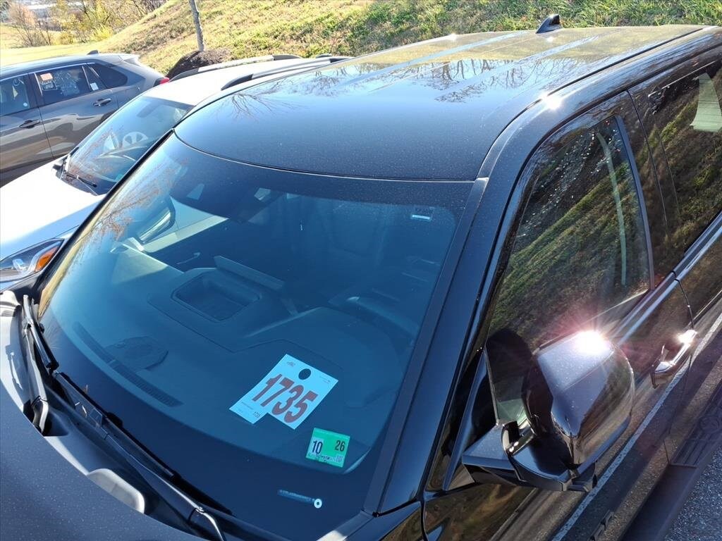 2022 Toyota Tundra SR5 CrewMax photo 3