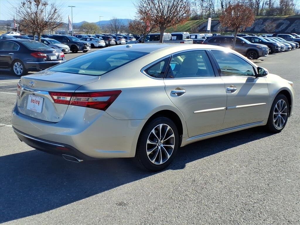 2016 Toyota Avalon XLE photo 3