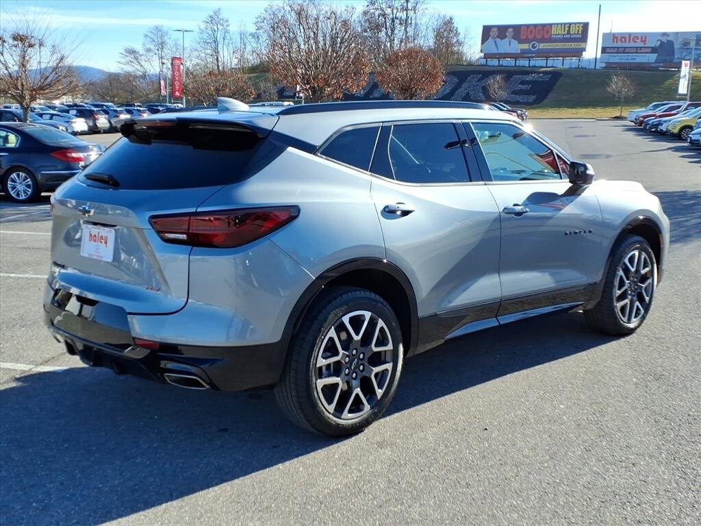 2025 Chevrolet Blazer RS photo 3