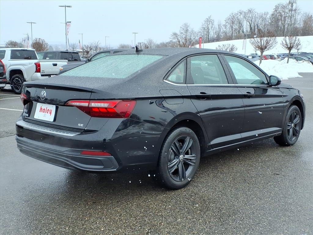 Used 2023 Volkswagen Jetta SE Sedan