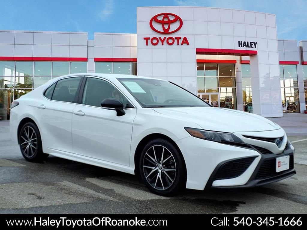 Certified 2022 Toyota Camry Hybrid SE Sedan