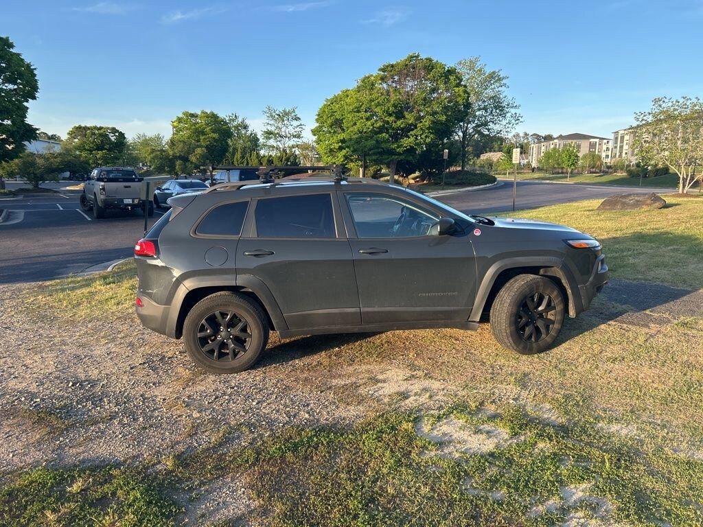 Used 2017 Jeep Cherokee Trailhawk SUV