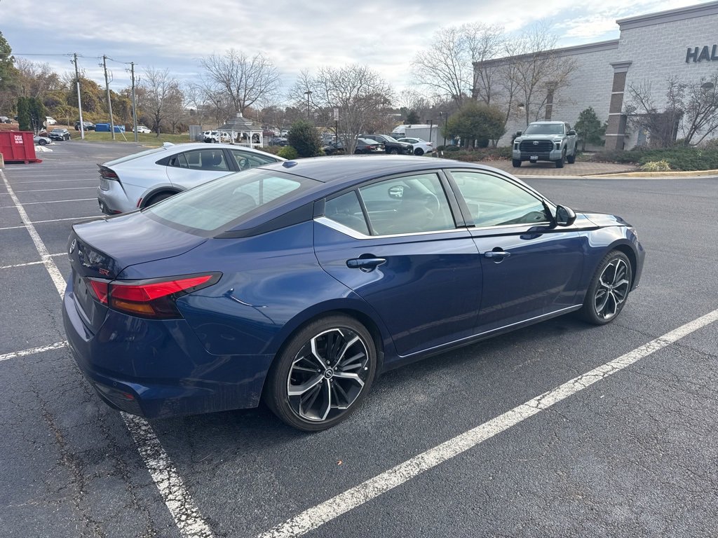 2023 Nissan Altima 2.5 SR photo 2