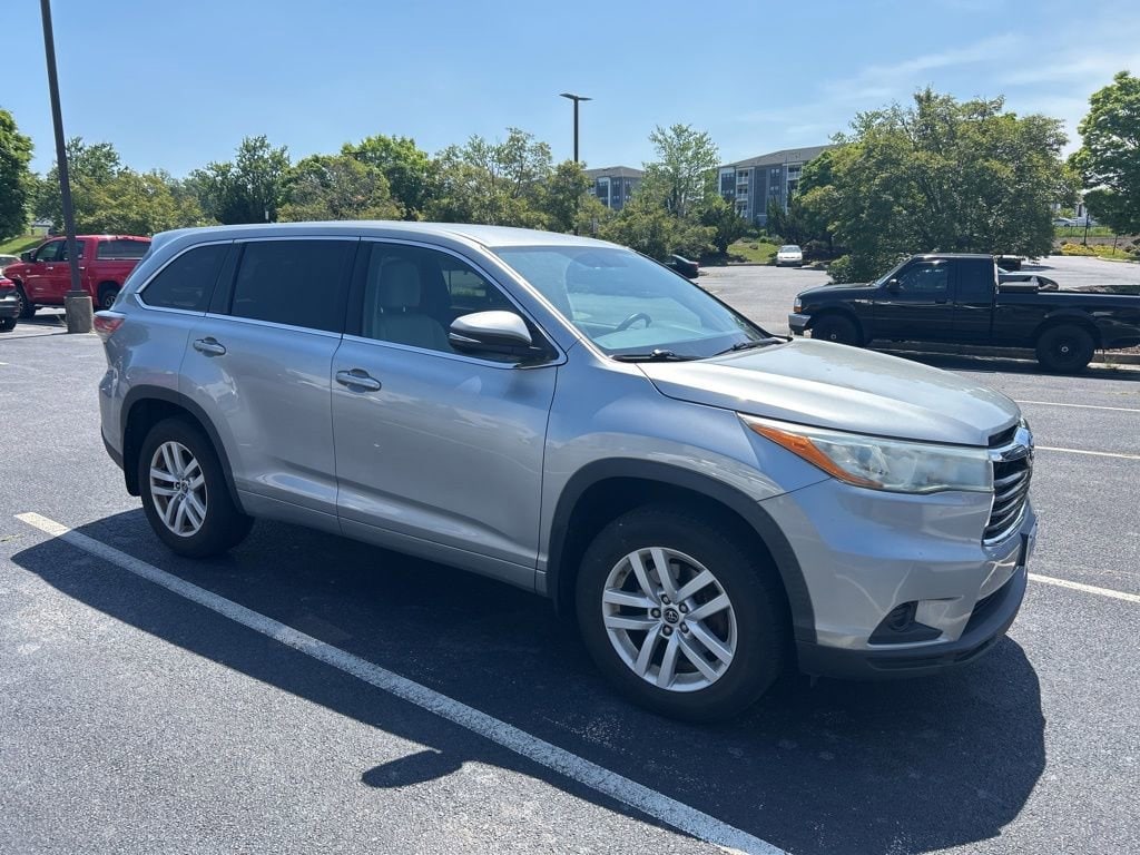 Used 2016 Toyota Highlander LE V6 SUV
