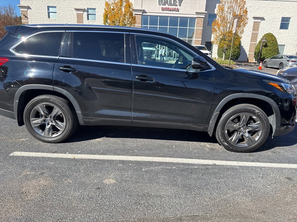2019 Toyota Highlander Limited Platinum photo 2