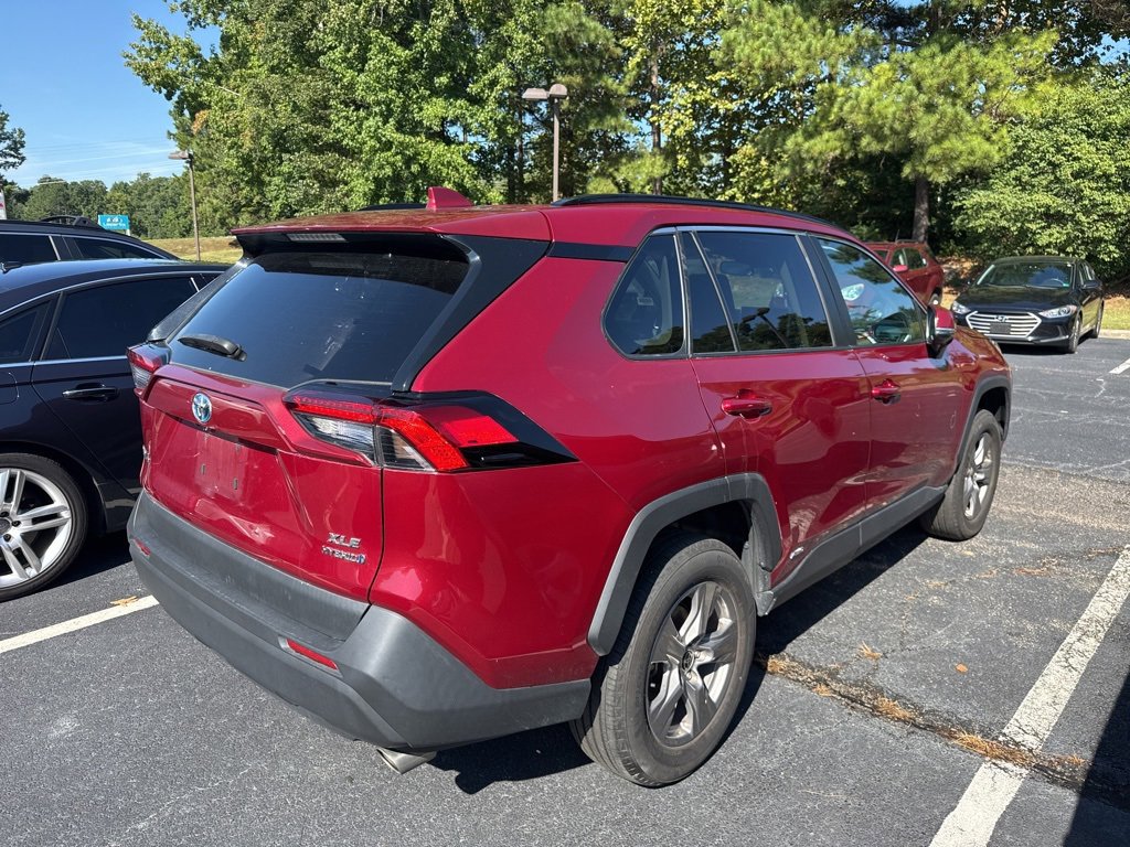 2024 Toyota RAV4 Hybrid XLE photo 2