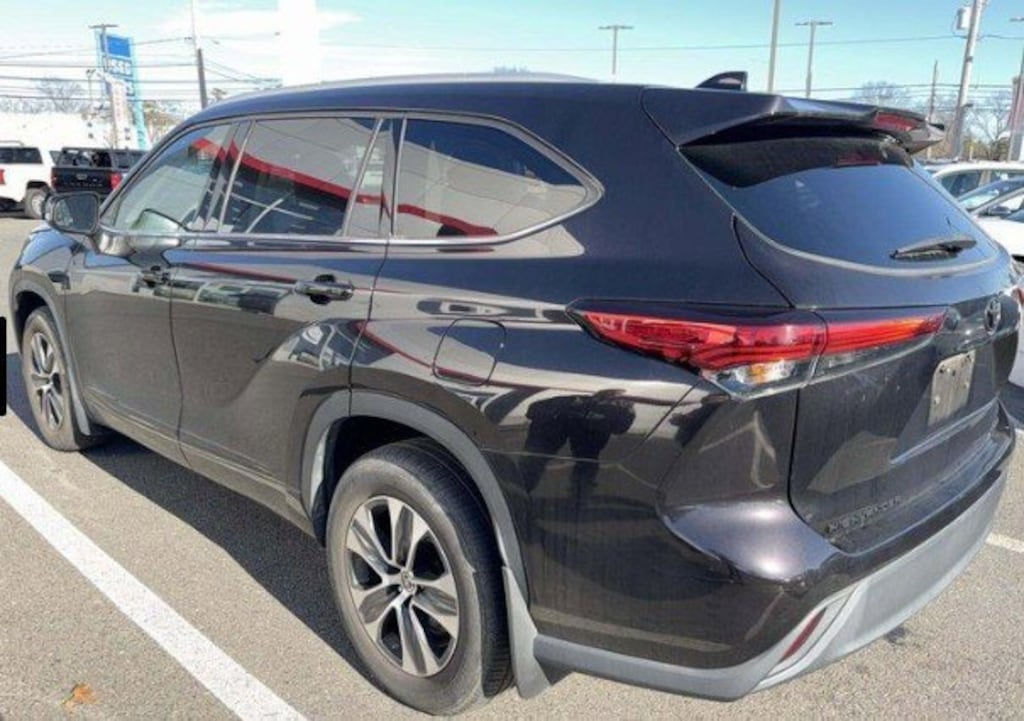 Used 2022 Toyota Highlander XLE SUV