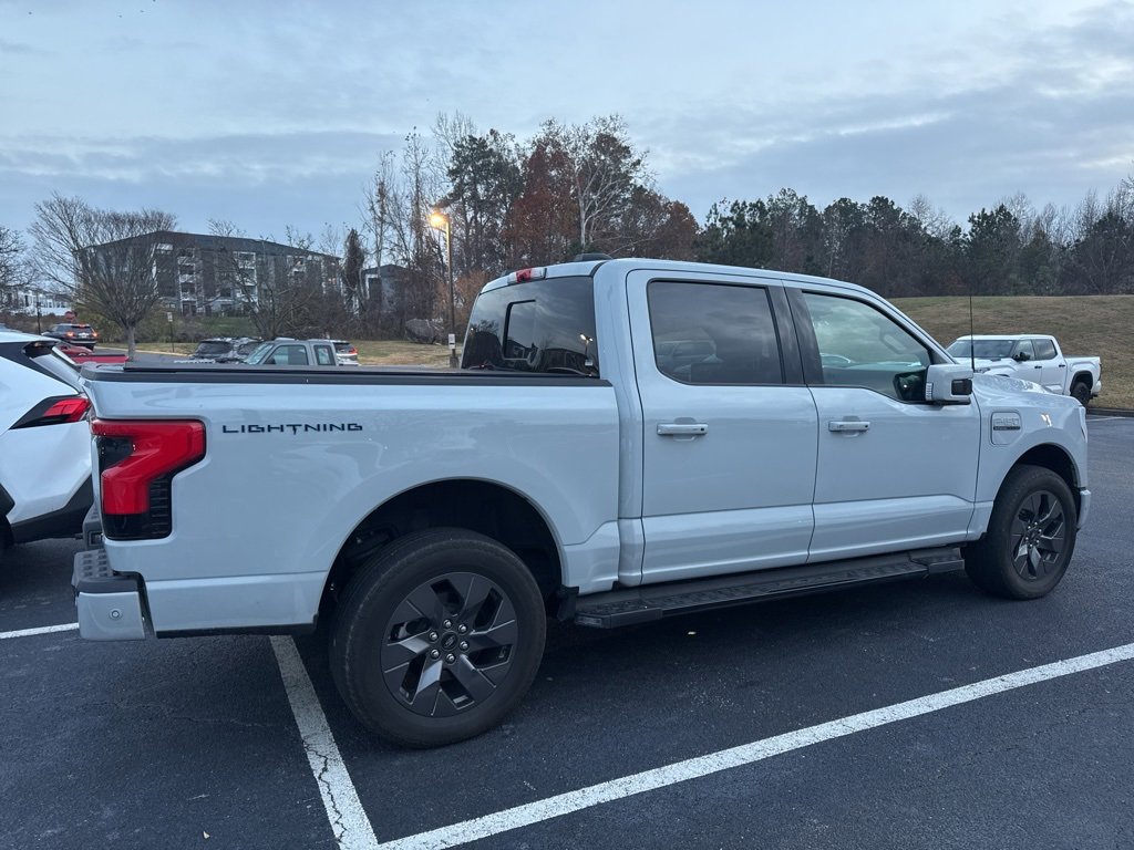 2023 Ford F-150 Lightning Lariat photo 2
