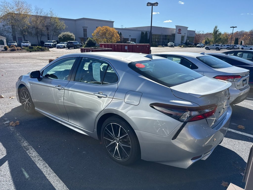 2024 Toyota Camry SE photo 3