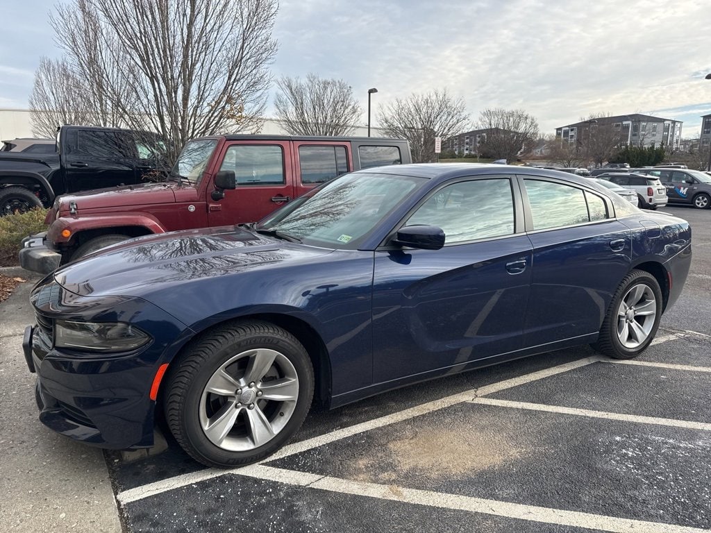 Used 2017 Dodge Charger SXT Sedan
