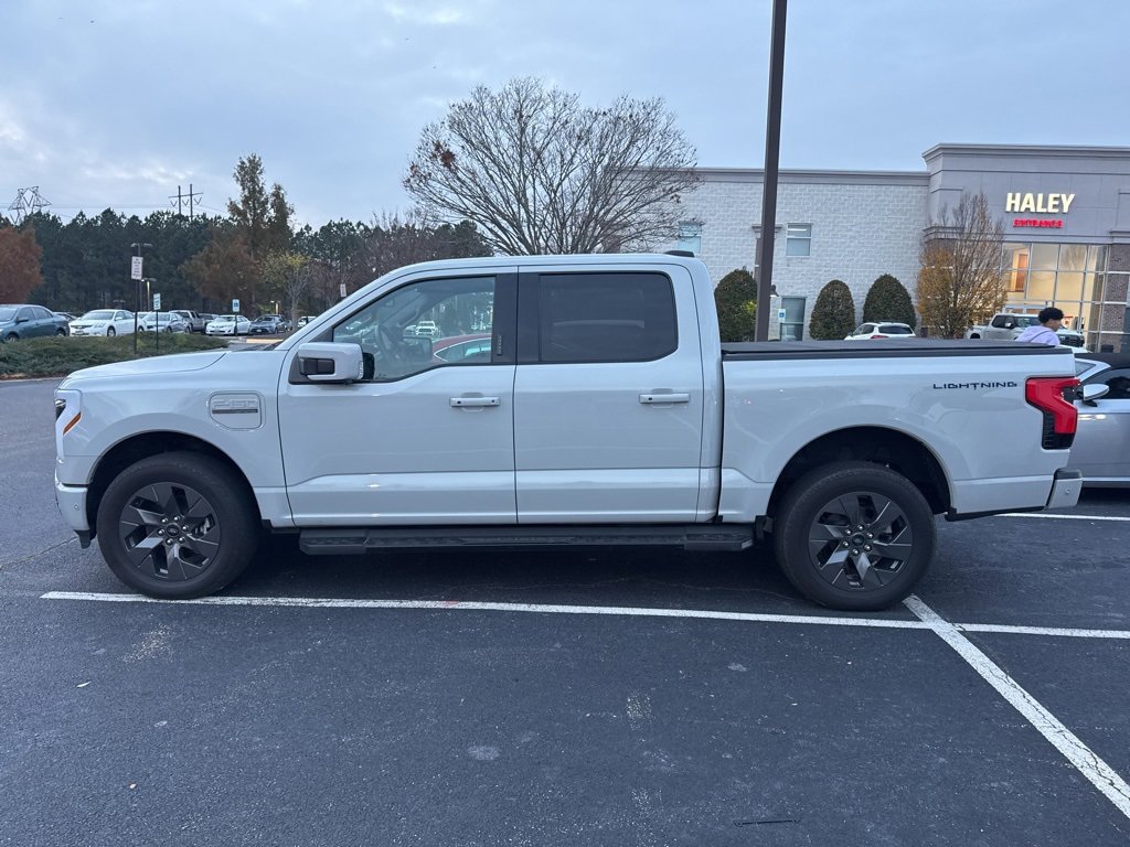 2023 Ford F-150 Lightning Lariat photo 4