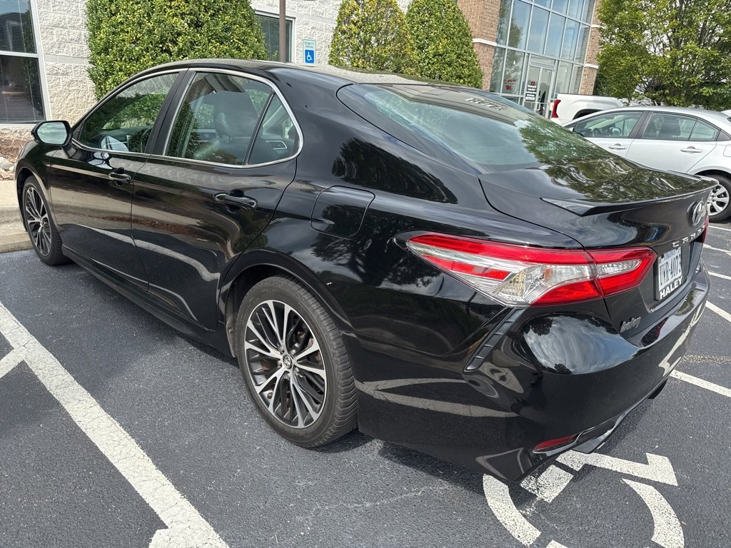 2018 Toyota Camry SE photo 4