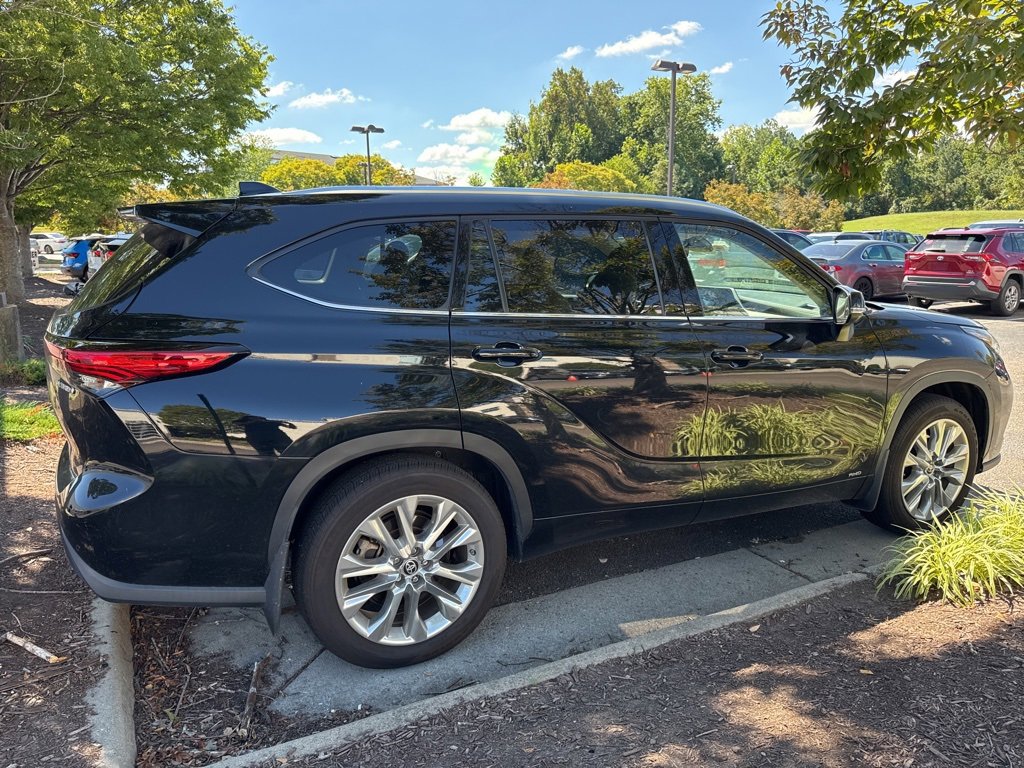 2023 Toyota Highlander Hybrid Limited photo 2