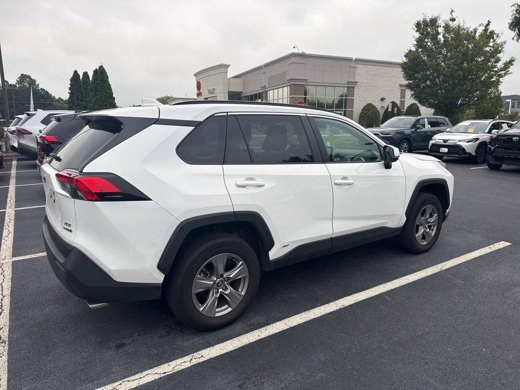 2024 Toyota RAV4 Hybrid XLE photo 3