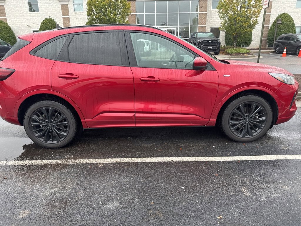 2023 Ford Escape ST-Line Elite photo 2