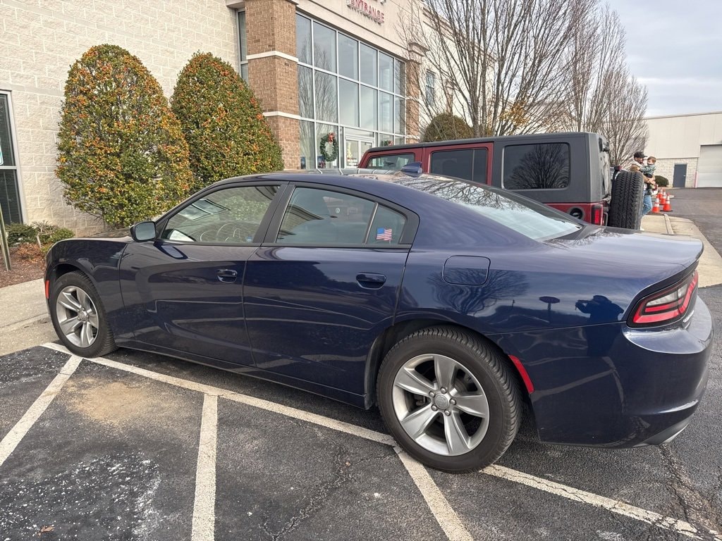 Used 2017 Dodge Charger SXT Sedan