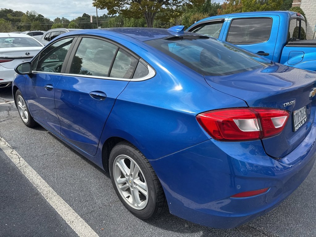 2017 Chevrolet Cruze LT photo 3