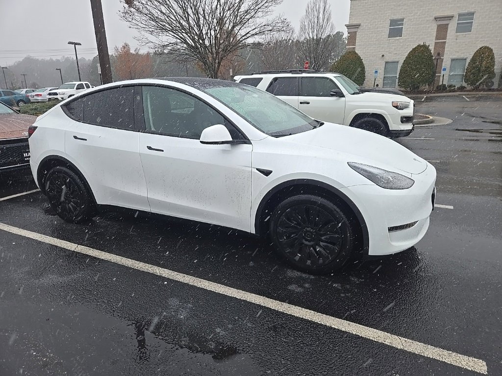 2024 Tesla Model Y Long Range's photo