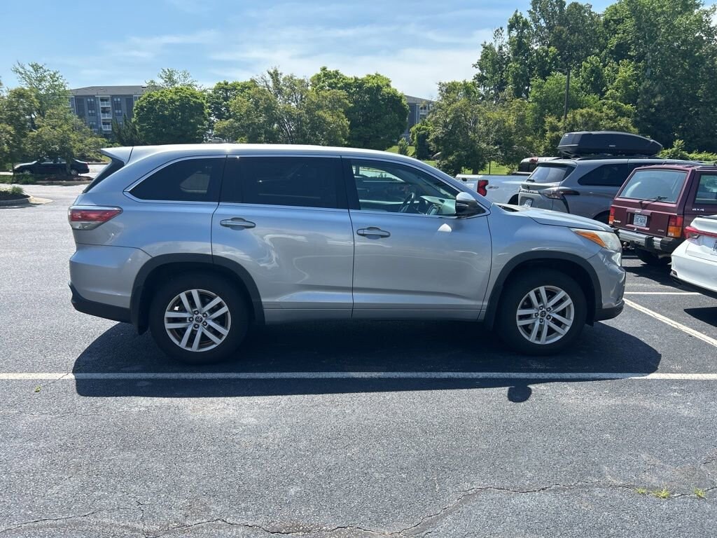 Used 2016 Toyota Highlander LE V6 SUV