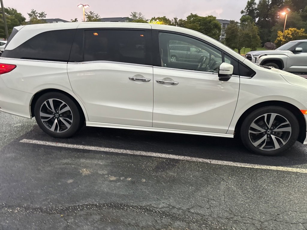 2018 Honda Odyssey Elite photo 2
