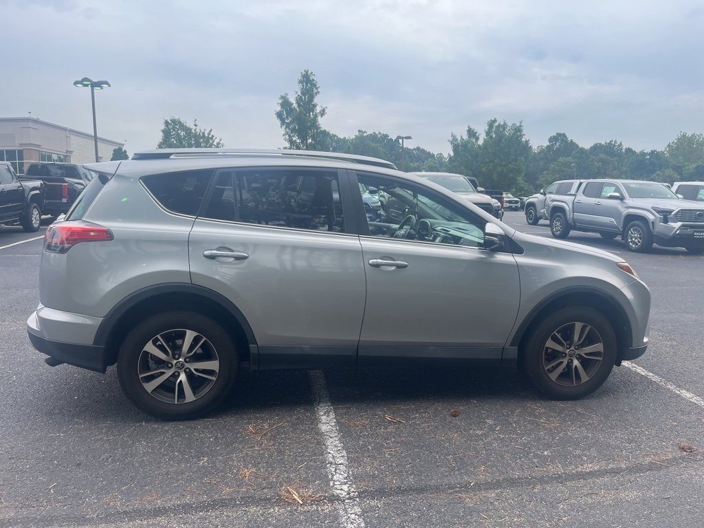2017 Toyota RAV4 XLE photo 2