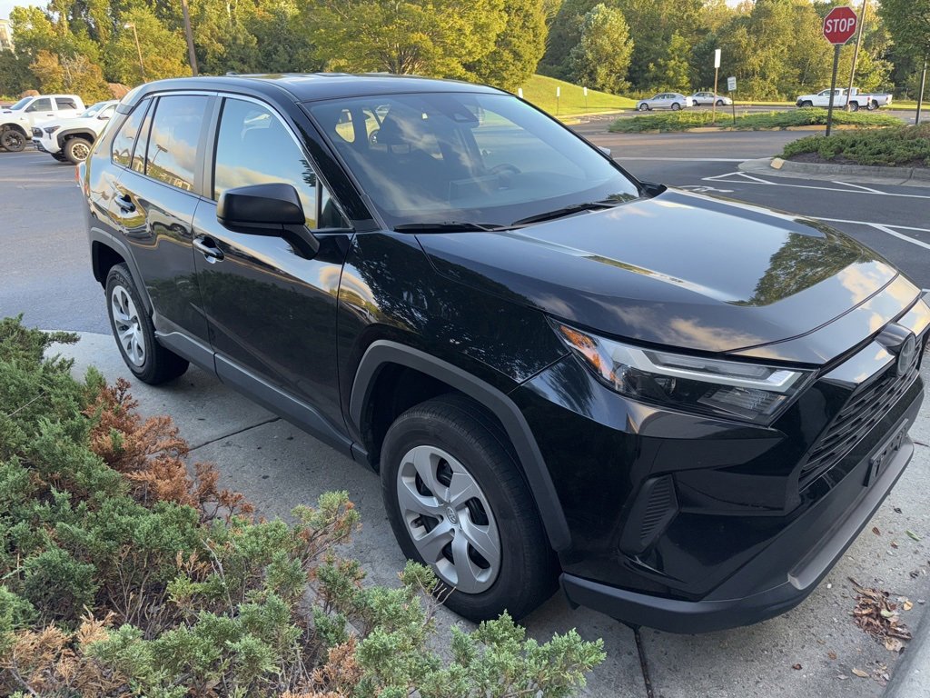 2024 Toyota RAV4 LE photo 2