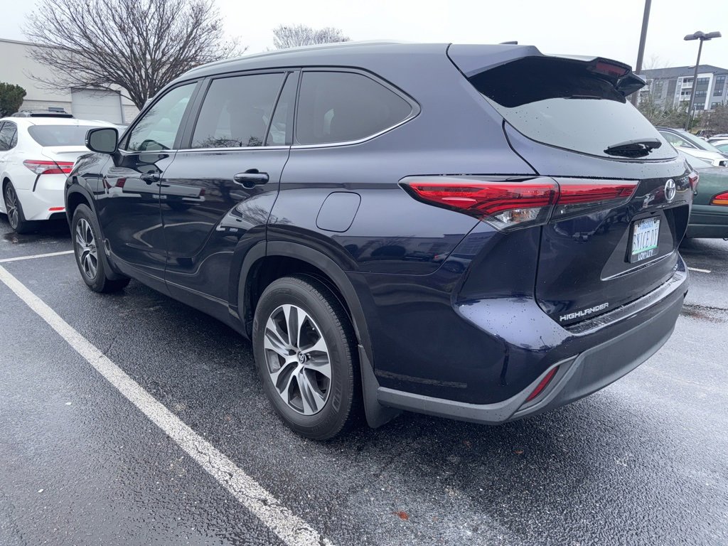 2023 Toyota Highlander XLE photo 3
