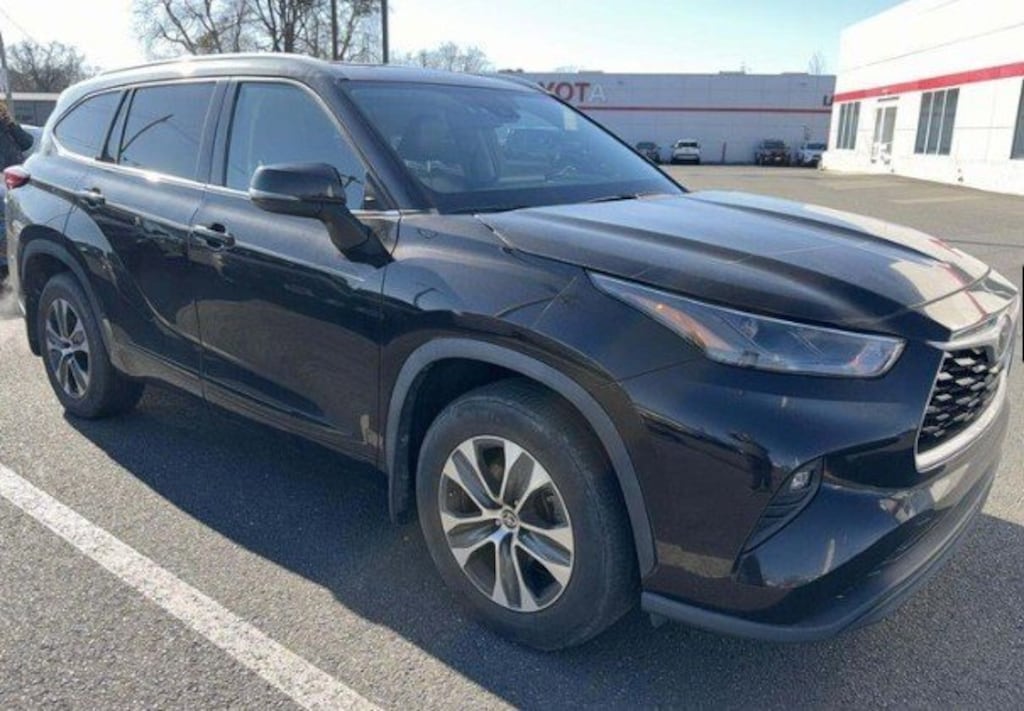 Used 2022 Toyota Highlander XLE SUV