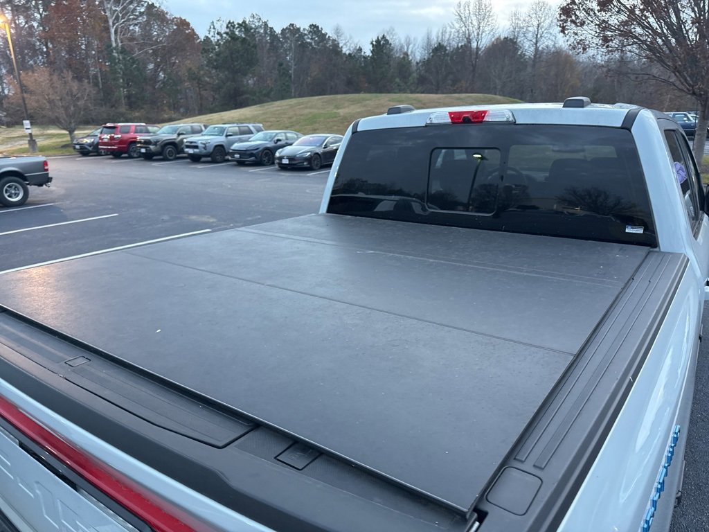 2023 Ford F-150 Lightning Lariat photo 3