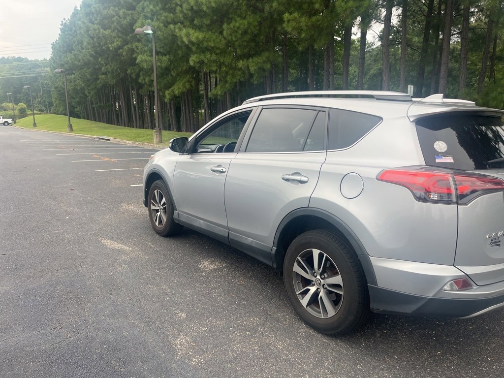 2017 Toyota RAV4 XLE photo 4