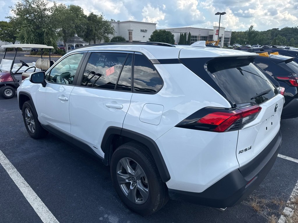 2024 Toyota RAV4 Hybrid XLE photo 4