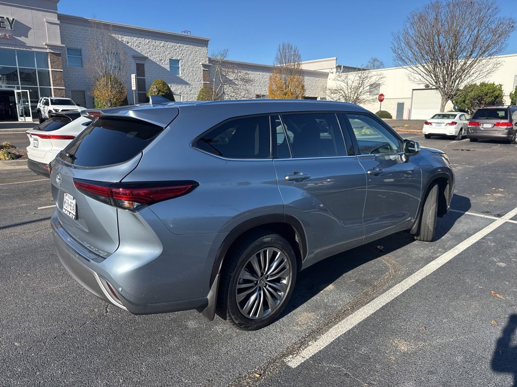 2021 Toyota Highlander Platinum photo 2