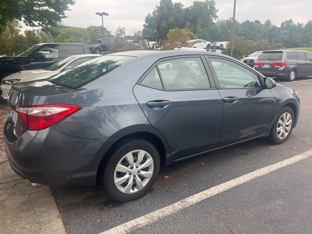 2016 Toyota Corolla LE photo 2