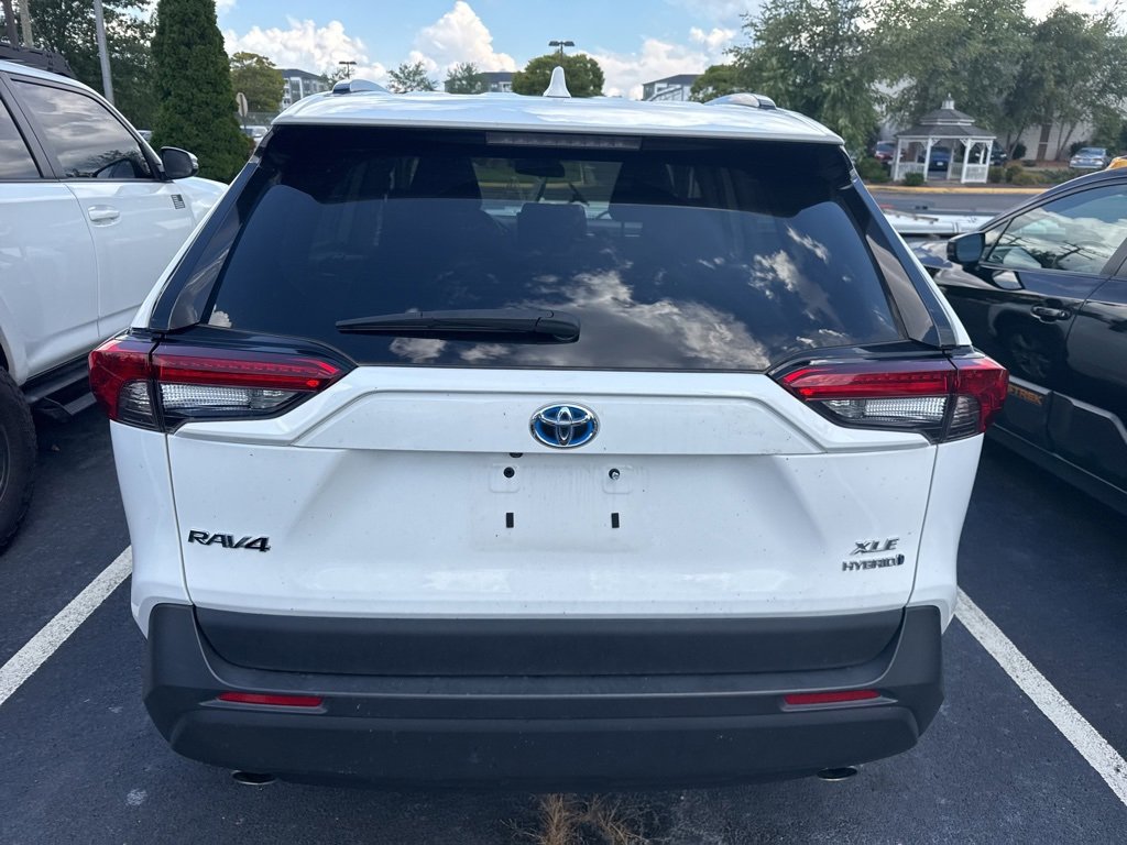 2024 Toyota RAV4 Hybrid XLE photo 3
