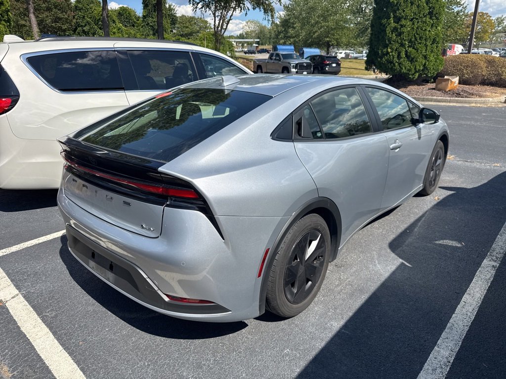 2024 Toyota Prius LE photo 2