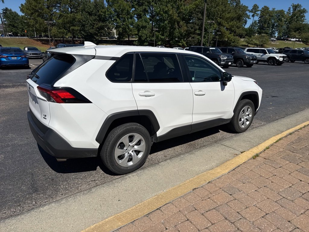 2024 Toyota RAV4 LE photo 3