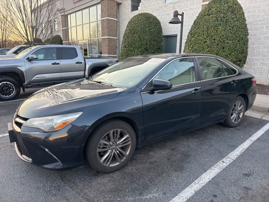 Used 2017 Toyota Camry SE Sedan