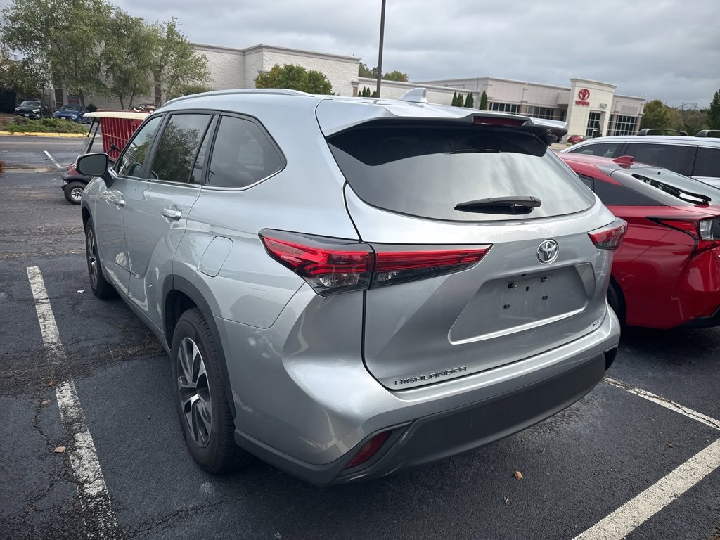 2023 Toyota Highlander XLE photo 3