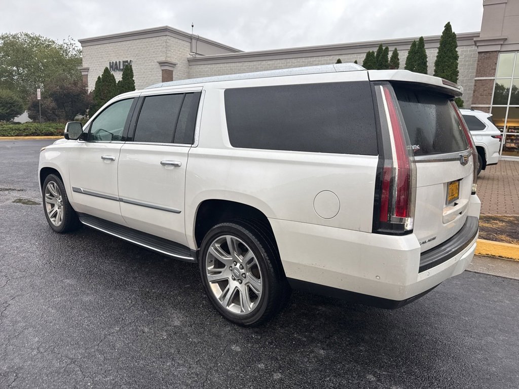 2019 Cadillac Escalade ESV Luxury photo 2