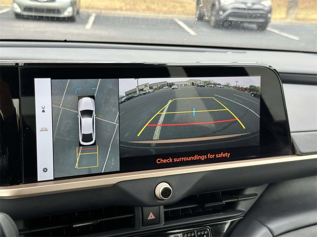 2025 Toyota Crown Platinum photo 3